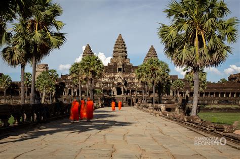 Holiday In Cambodia una potente miscela di frustrazione sociale e ritmi frenetici