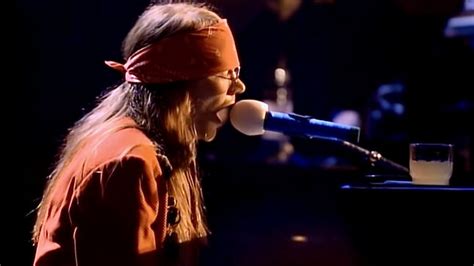 November Rain - Un capolavoro epico che fonde la dolcezza delle ballad con il ruggito del hard rock