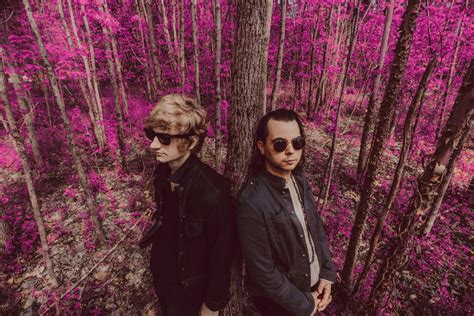 The Reeling - un inno indie rock che fonde melodie dream pop con ritmi psych-rock vibranti